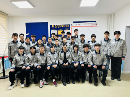 “Сэргээгдэхийг сэргээх" залуус ба багш нар